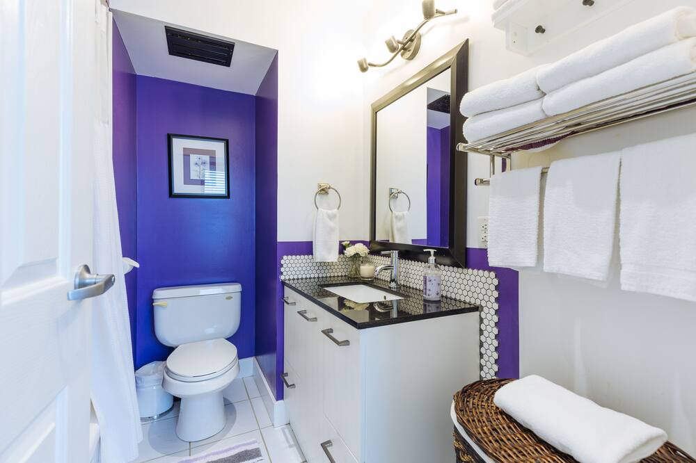 Photo of Bathroom in Renfrew-Collingwood