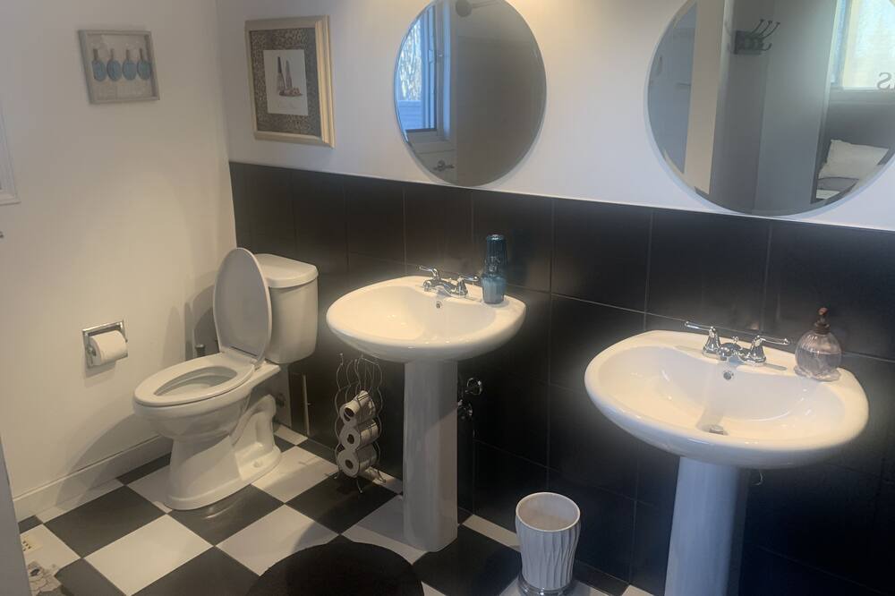 Photo of Bathroom in Leduc County