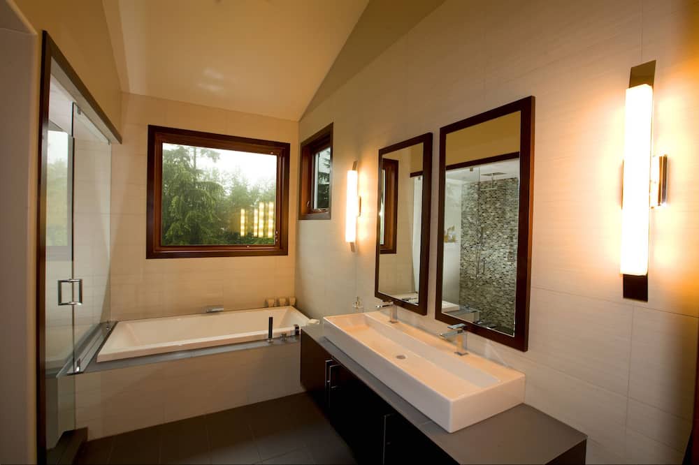 Photo of Bathroom in Bowen Island