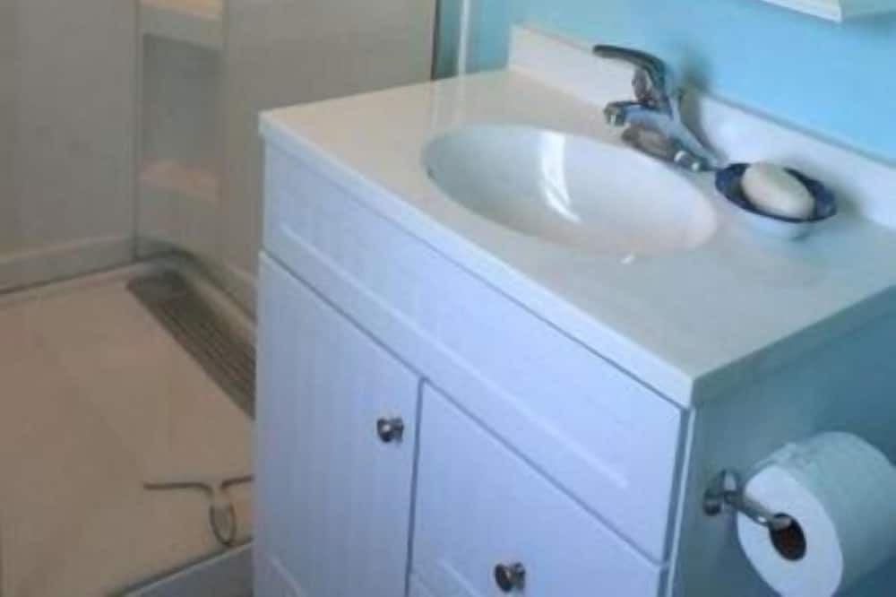 Photo of Bathroom in Waupoos
