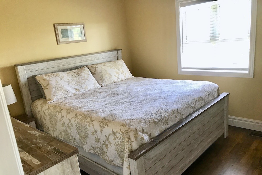 Photo of Bedroom in Clinton