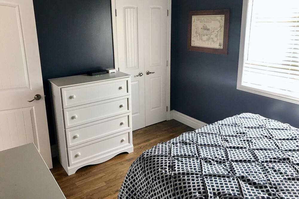 Photo of Bedroom in Clinton