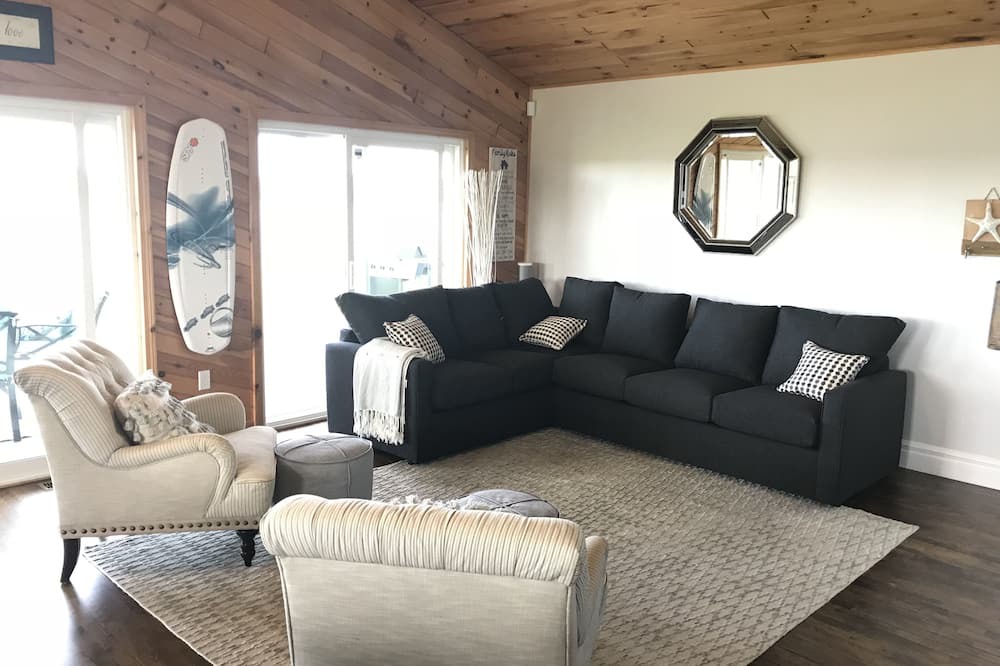 Photo of Livingroom in Clinton