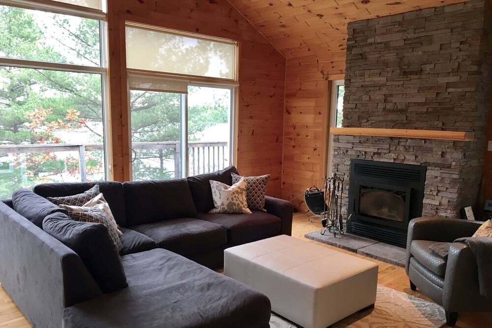 Photo of Livingroom in Severn