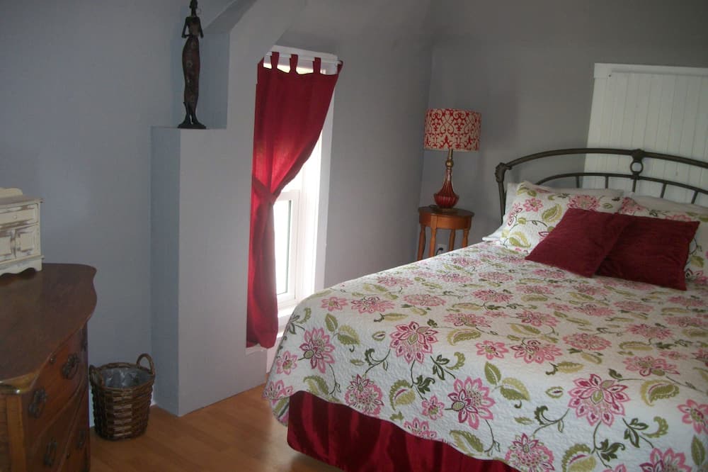 Photo of Bedroom in Little Pond