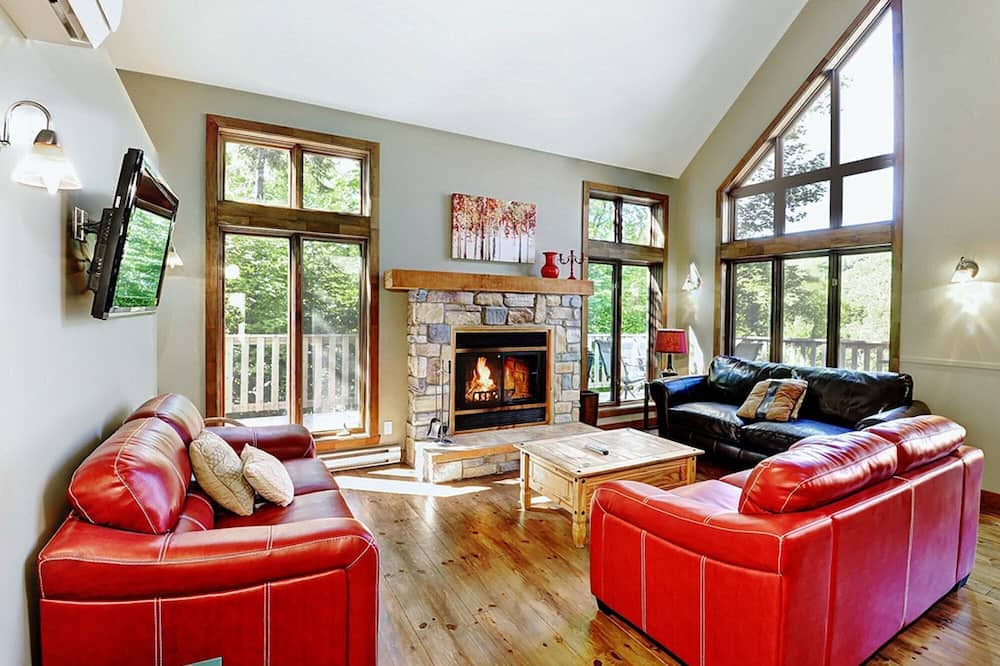 Photo of Livingroom in Stoneham