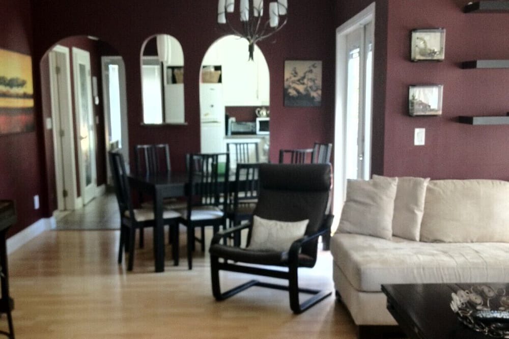 Photo of Livingroom in Esquimalt