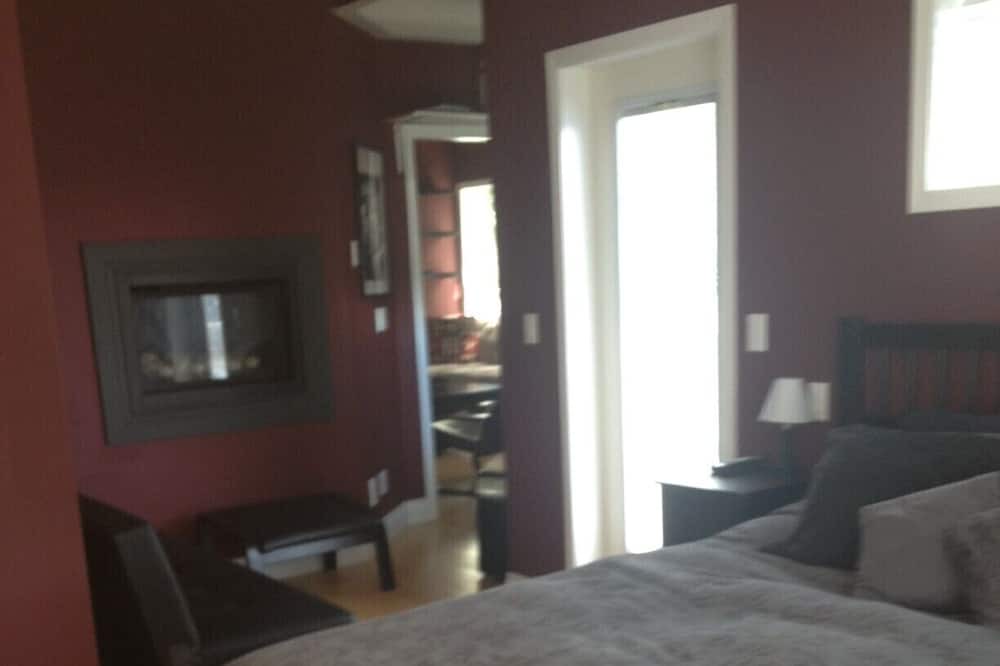 Photo of Livingroom in Esquimalt