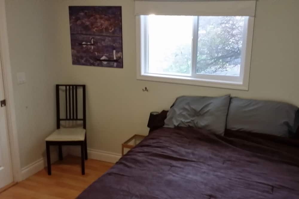 Photo of Bedroom in Esquimalt