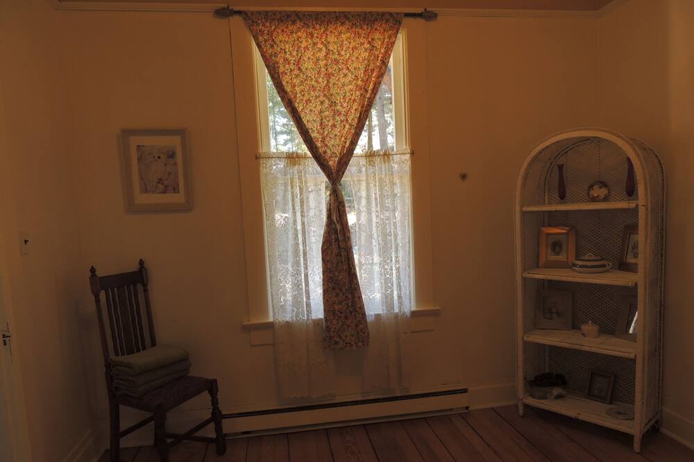 Photo of Bedroom in Mayne Island