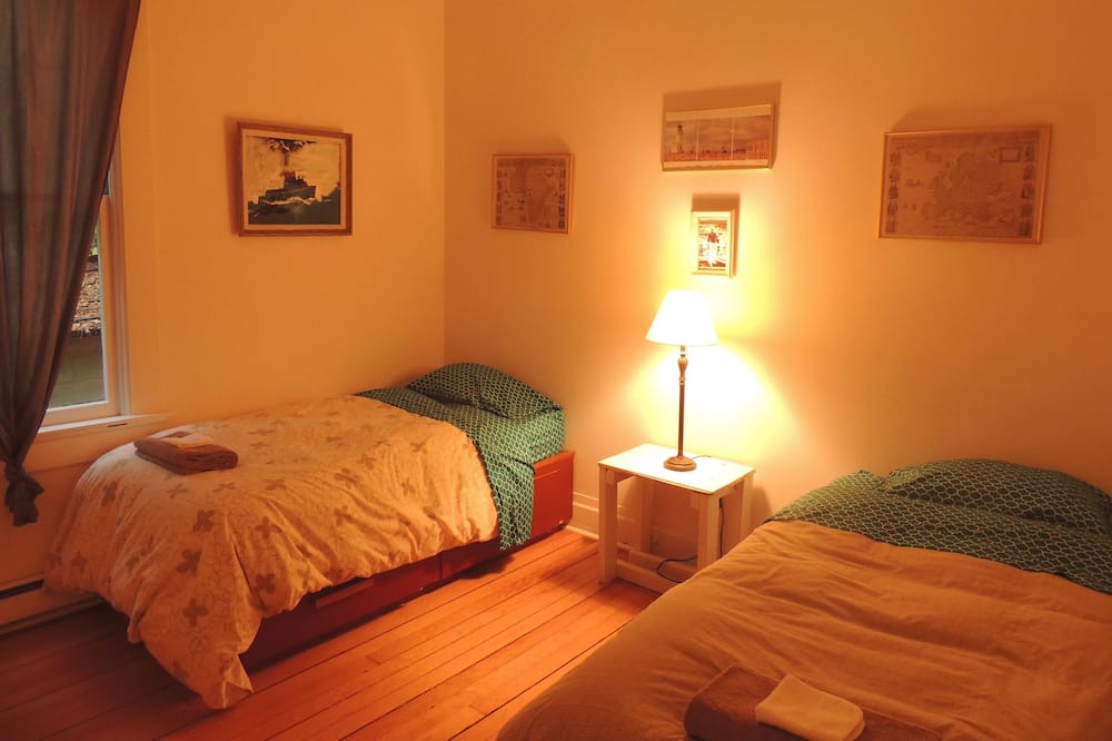 Photo of Bedroom in Mayne Island