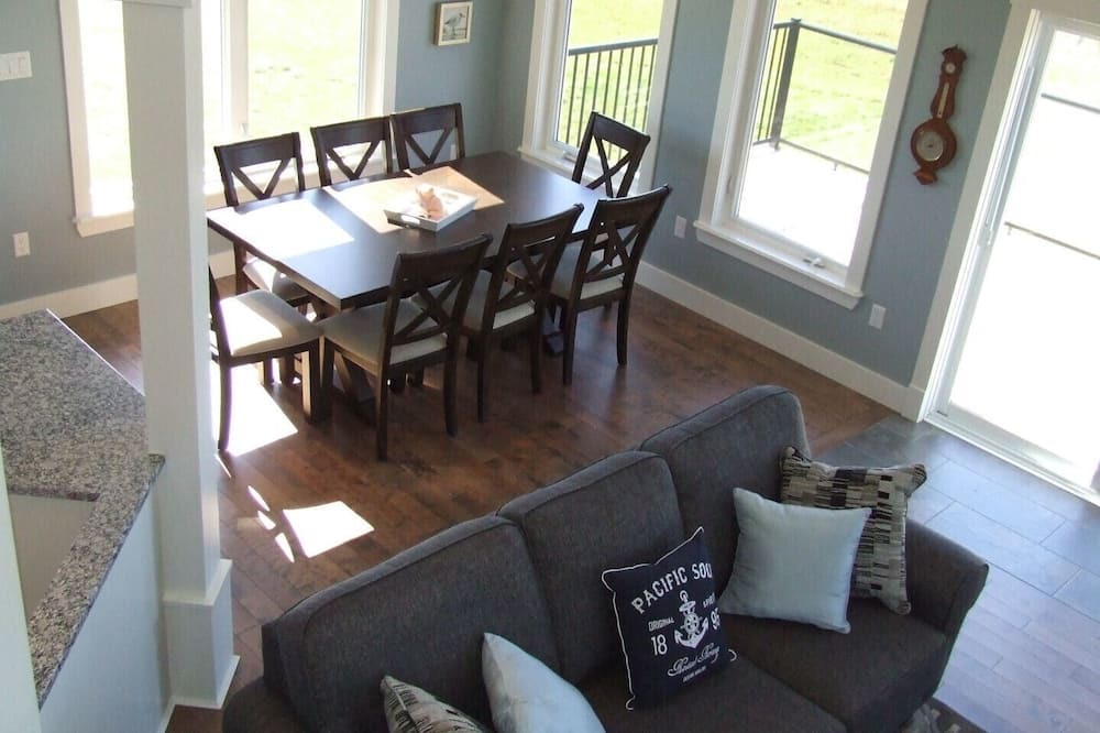 Photo of Livingroom in Brackley Beach