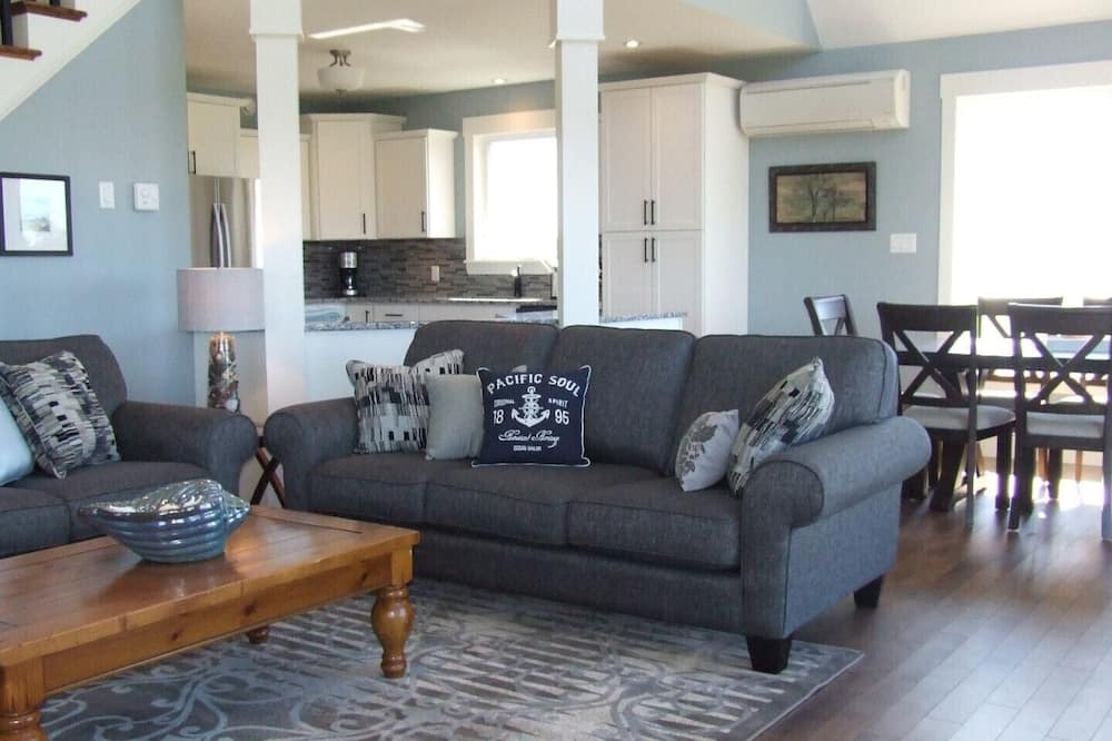 Photo of Livingroom in Brackley Beach