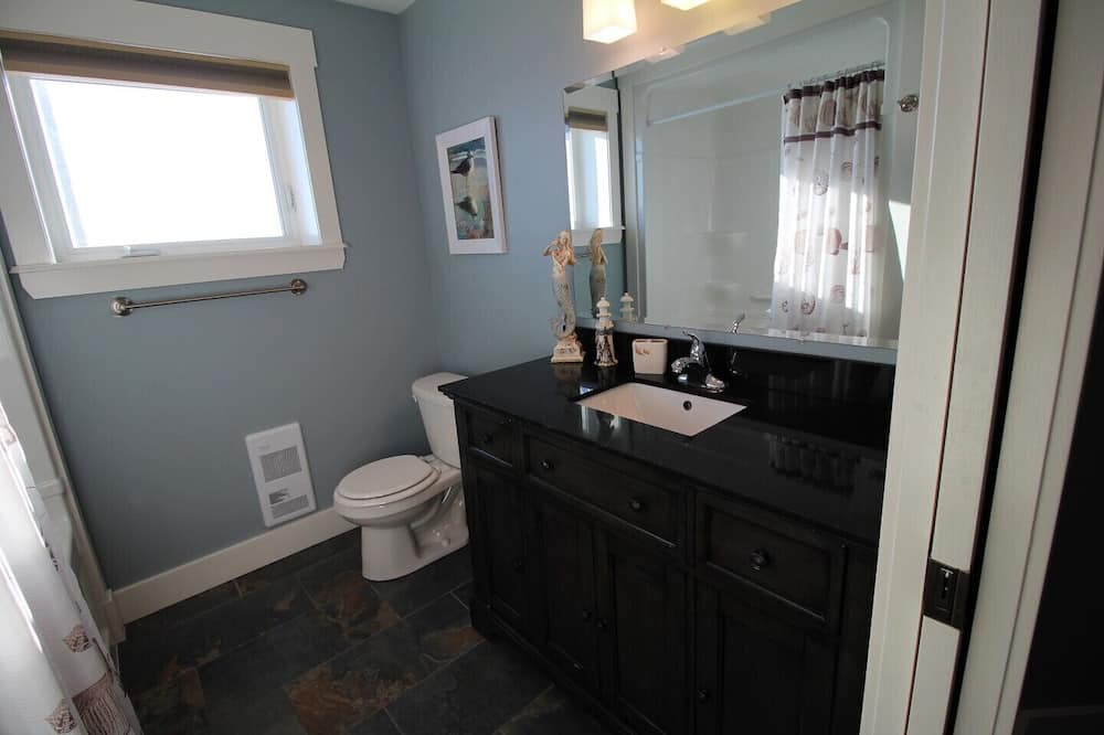 Photo of Bathroom in Brackley Beach