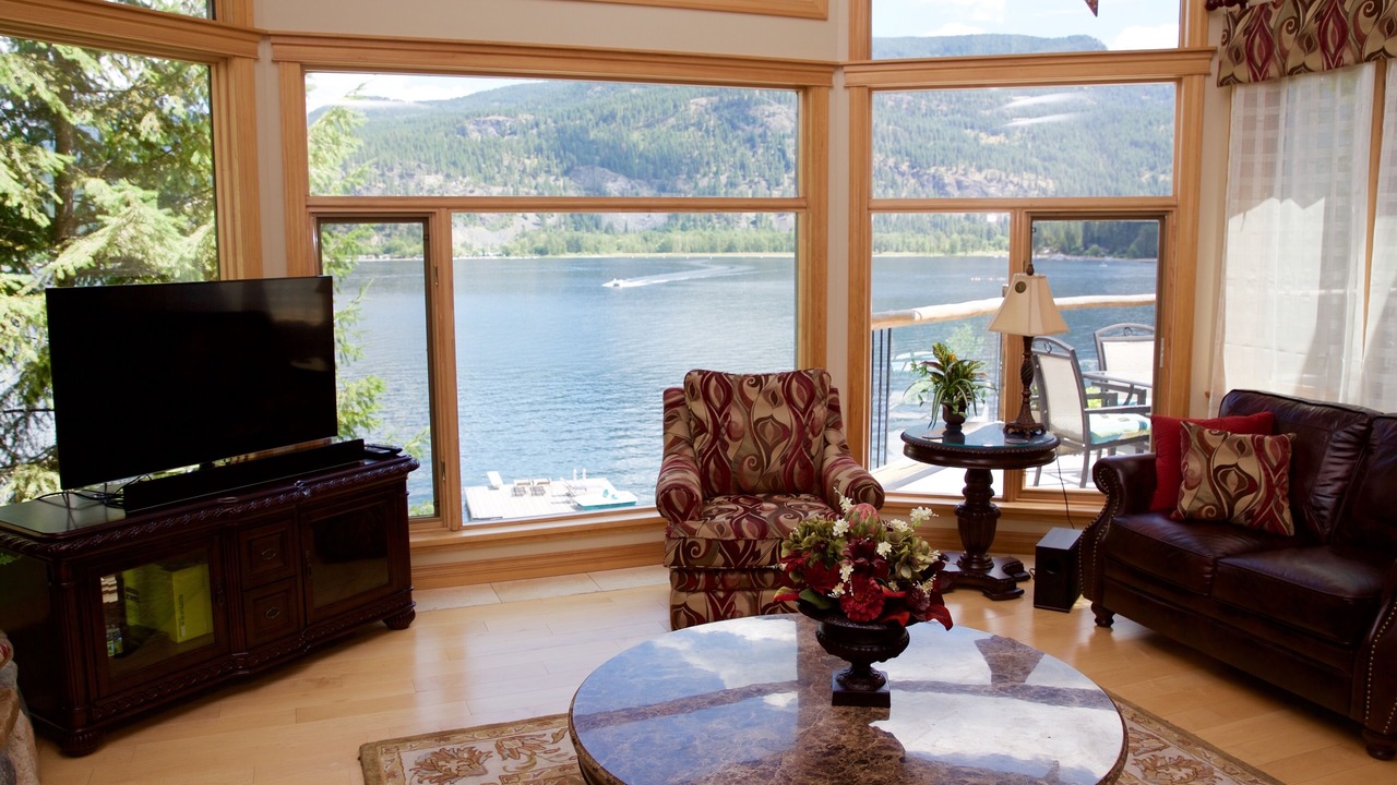 Photo of Livingroom in Christina Lake