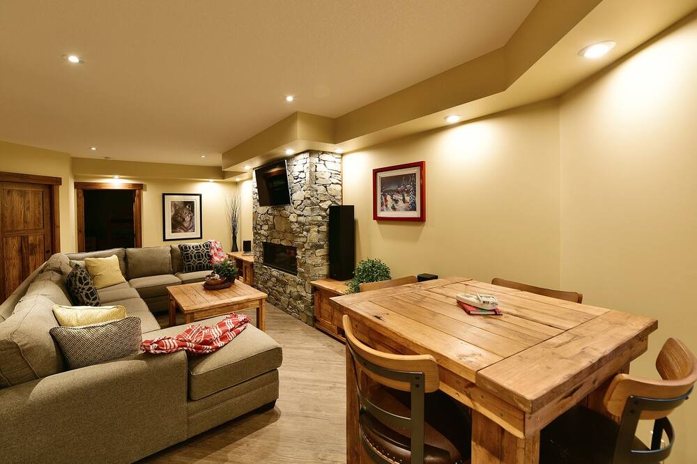 Photo of Livingroom in East Kootenay