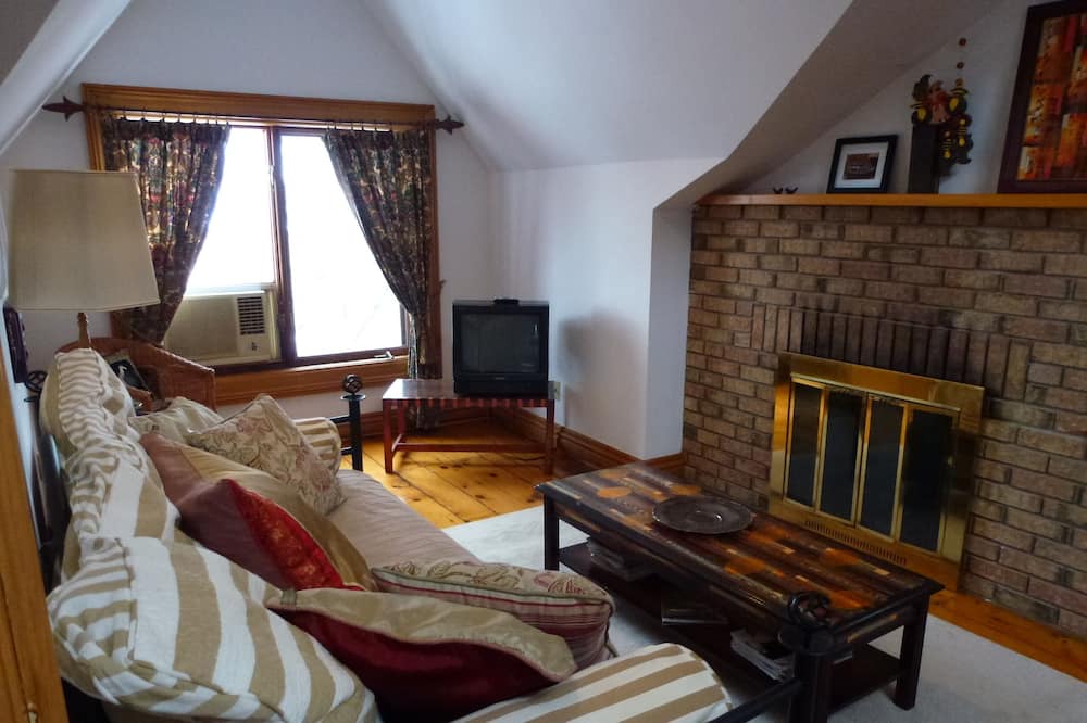 Photo of Livingroom in Cabbagetown South