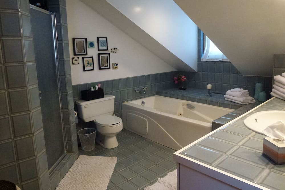 Photo of Bathroom in Cabbagetown South