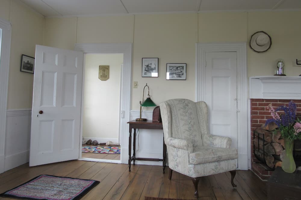 Photo of Livingroom in Peggy's Cove