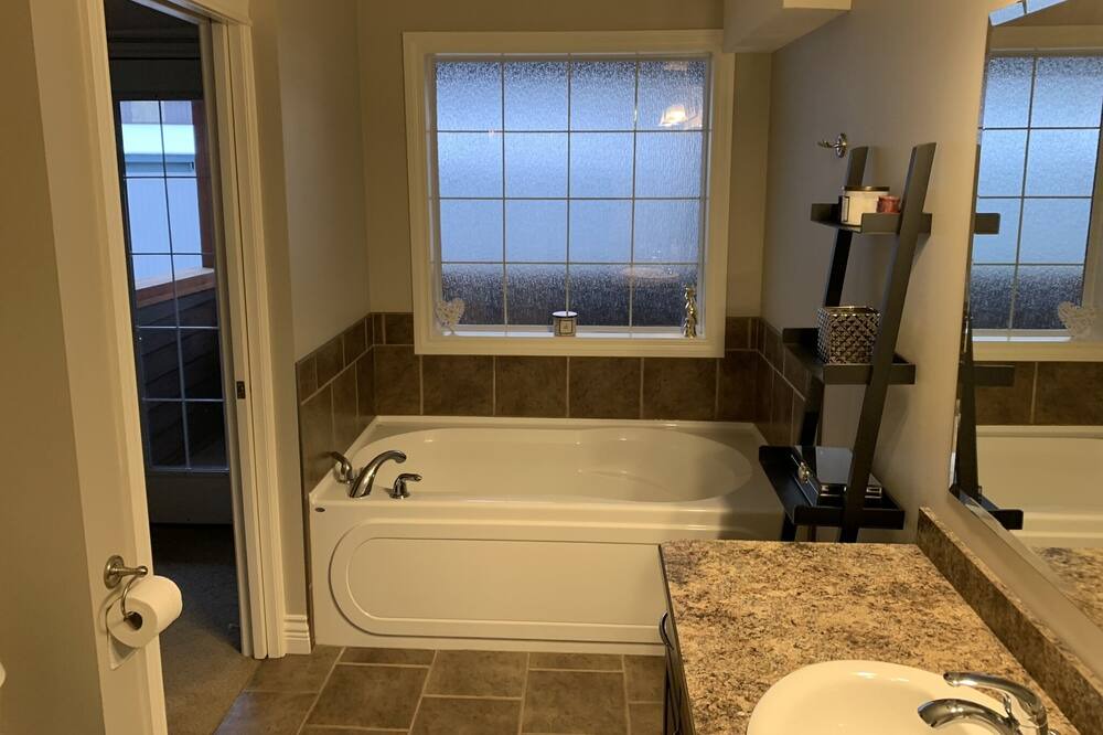Photo of Bathroom in Sicamous