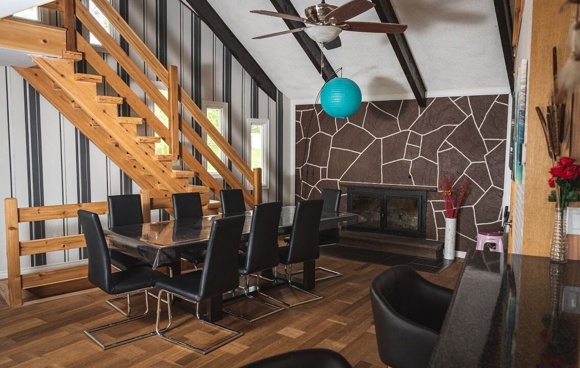 Photo of Livingroom in Scugog