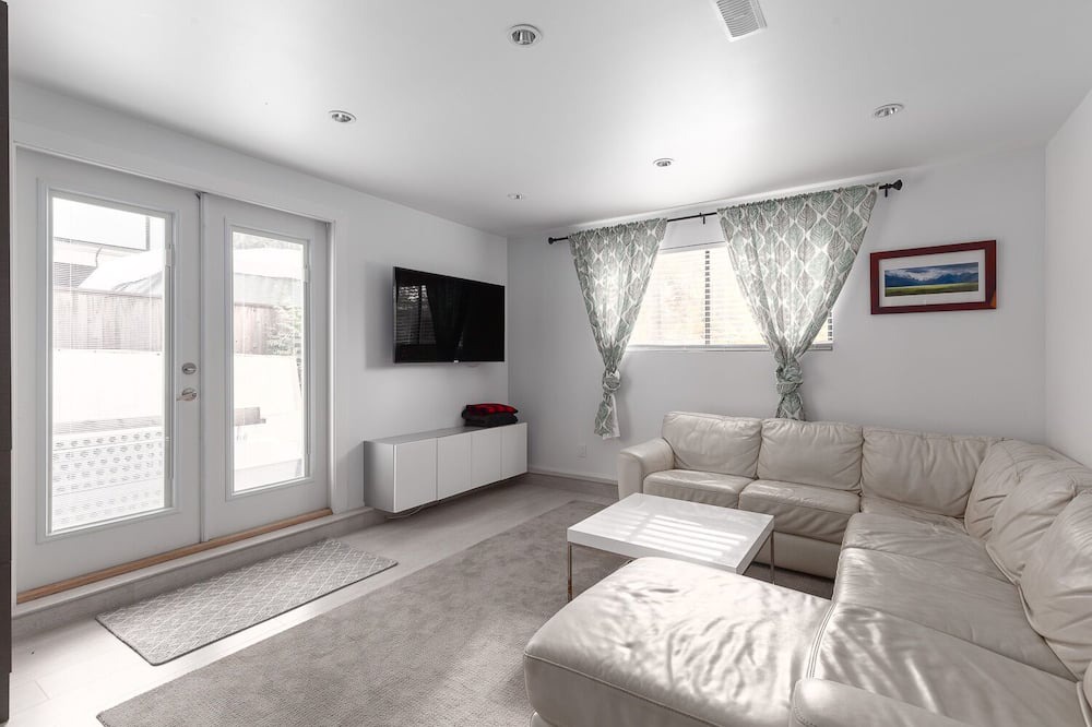 Photo of Livingroom in Garibaldi Highlands