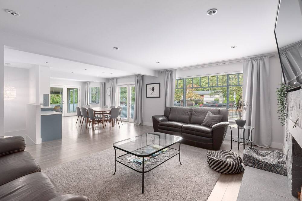 Photo of Livingroom in Garibaldi Highlands