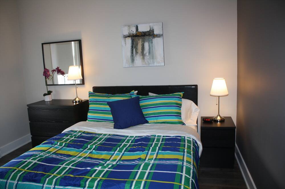 Photo of Bedroom in La Petite-Patrie