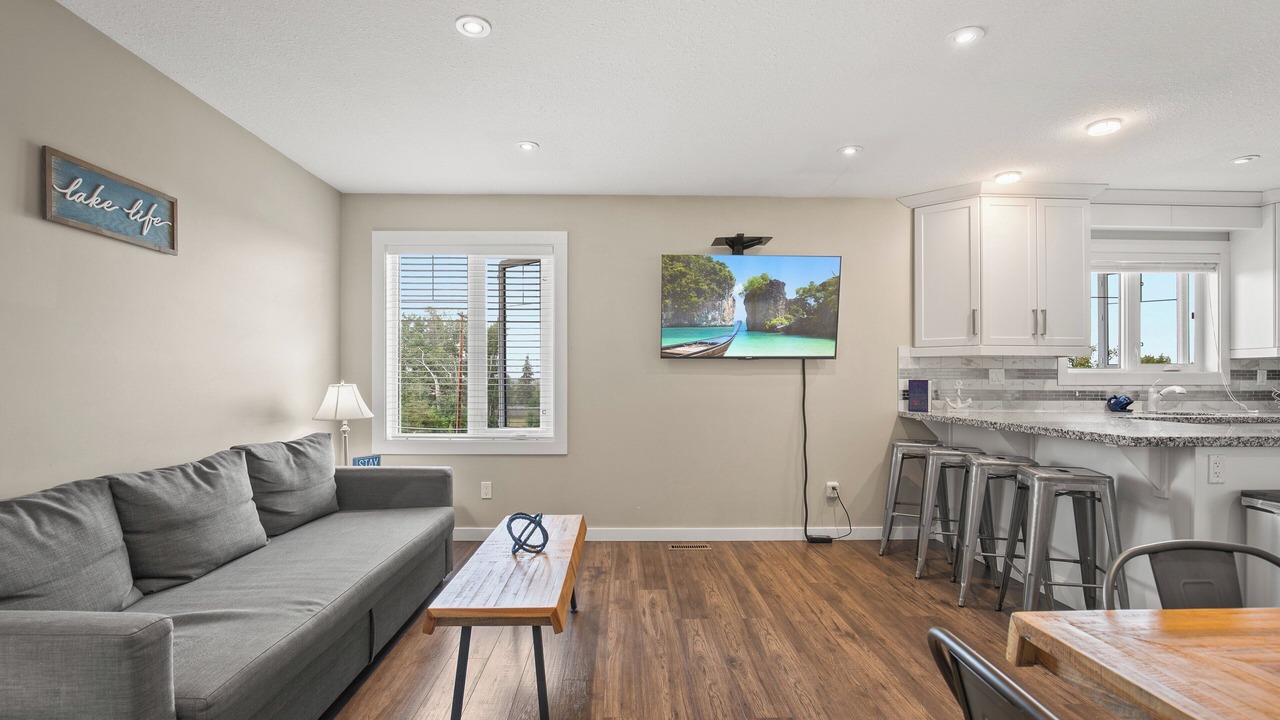 Photo of Livingroom in Sylvan Lake
