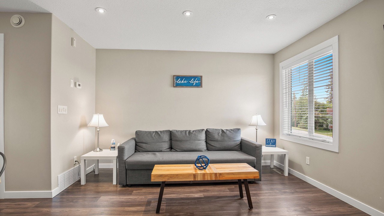 Photo of Livingroom in Sylvan Lake