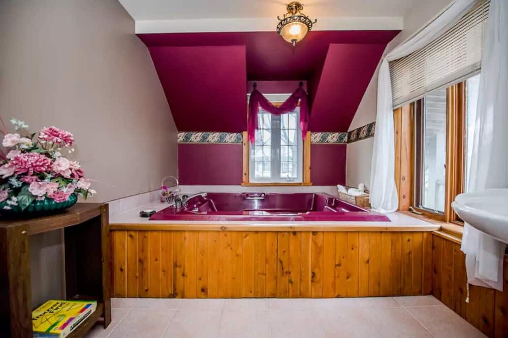 Photo of Bathroom in Montebello