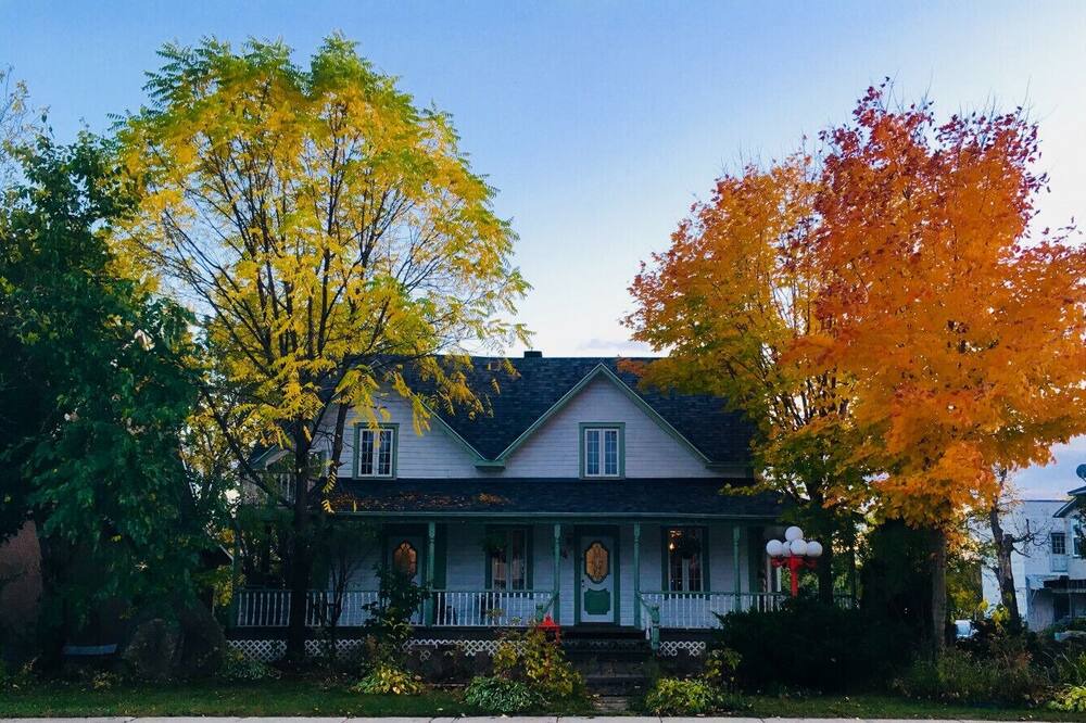 Photo of Outdoor in Montebello
