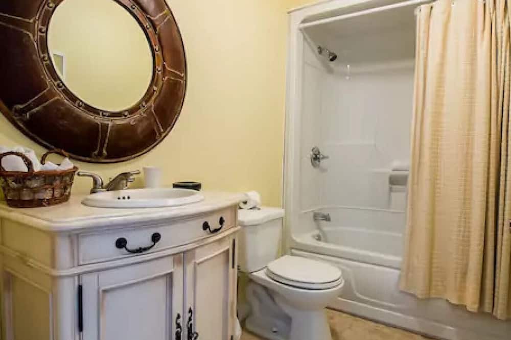 Photo of Bathroom in Montebello