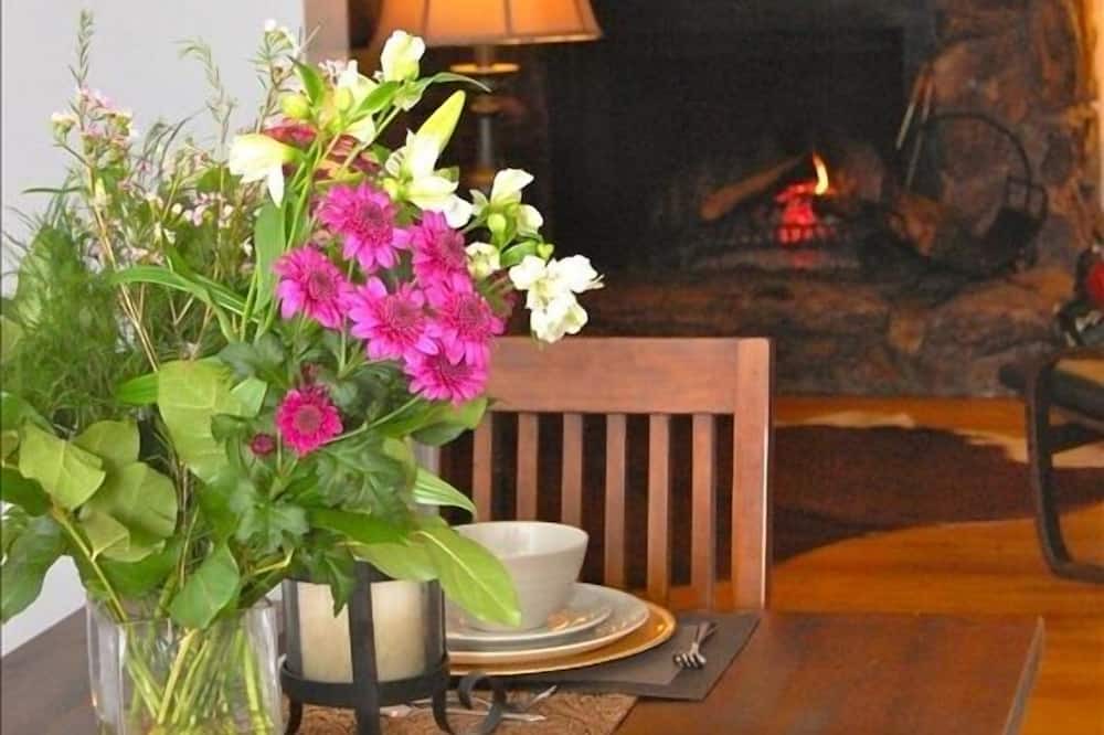 Photo of Livingroom in Madeira Park
