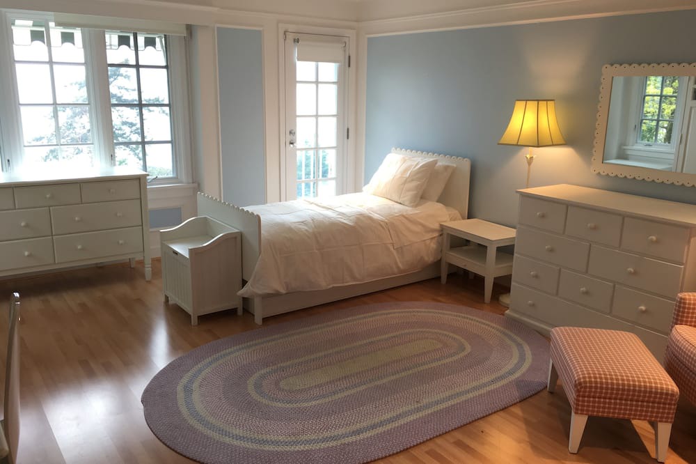 Photo of Bedroom in West Vancouver