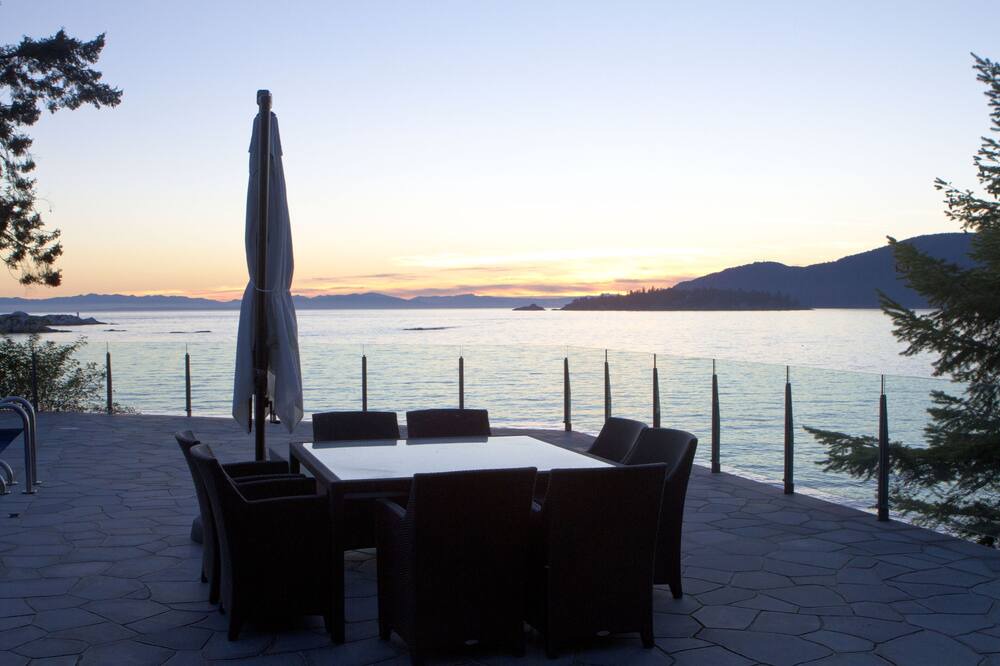 Photo of Patio Balcony in West Vancouver