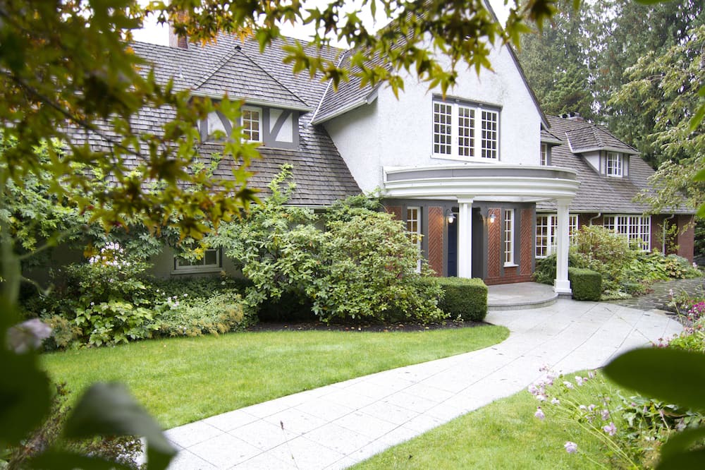 Photo of Outdoor in West Vancouver