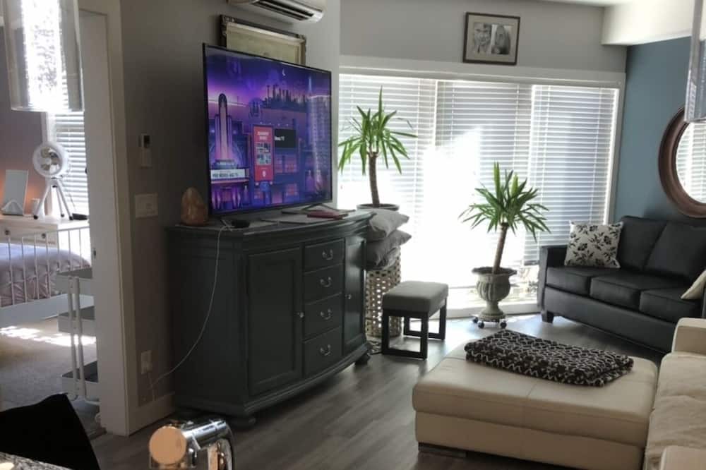 Photo of Livingroom in Shannon Lake