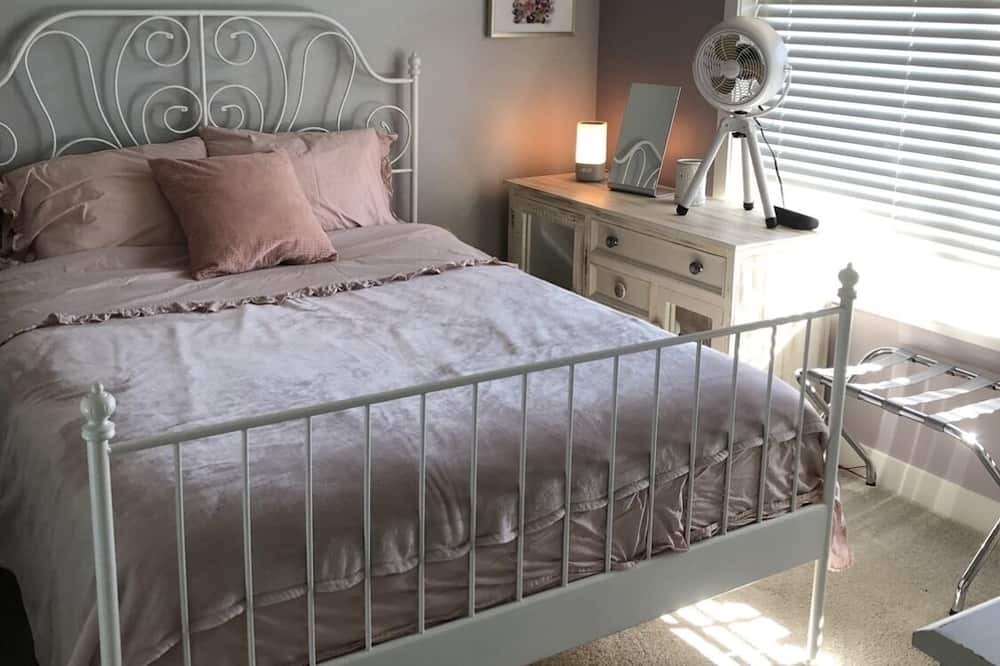 Photo of Bedroom in Shannon Lake