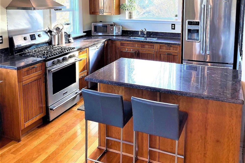 Photo of Kitchen in Riley Park-Little Mountain