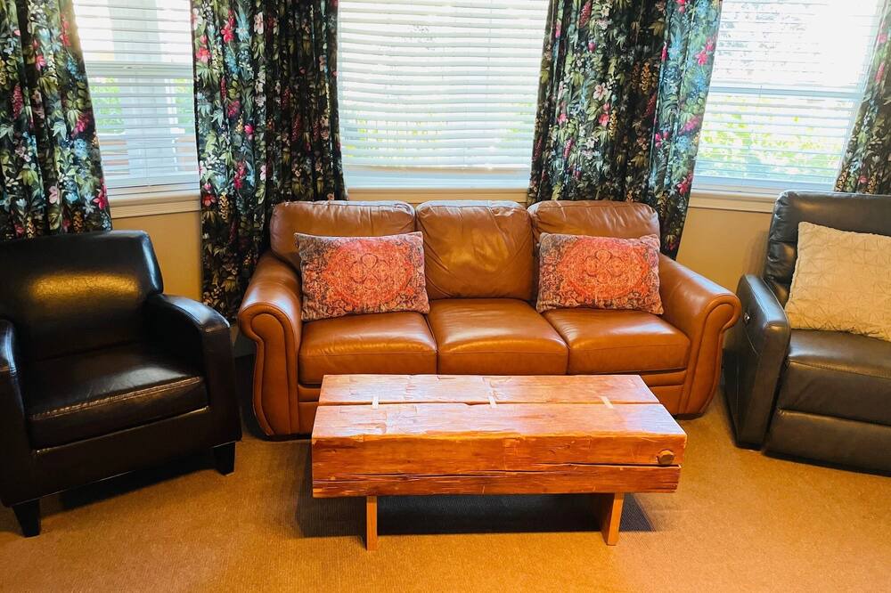 Photo of Livingroom in Riley Park-Little Mountain