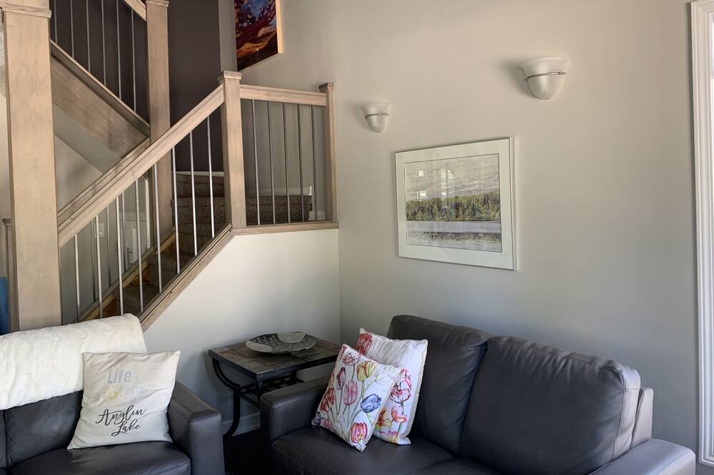 Photo of Livingroom in Saskatchewan