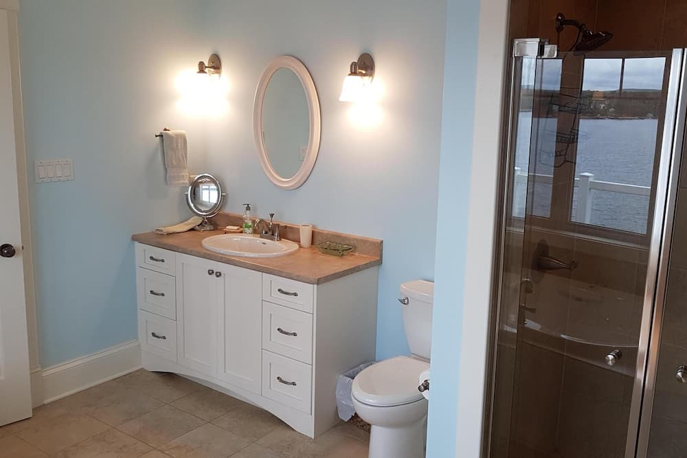 Photo of Bathroom in Masons Point