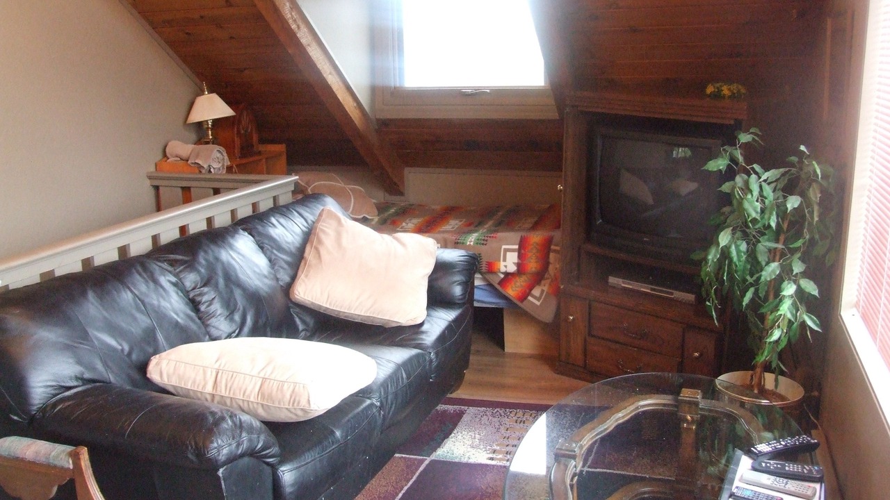 Photo of Livingroom in Cardston
