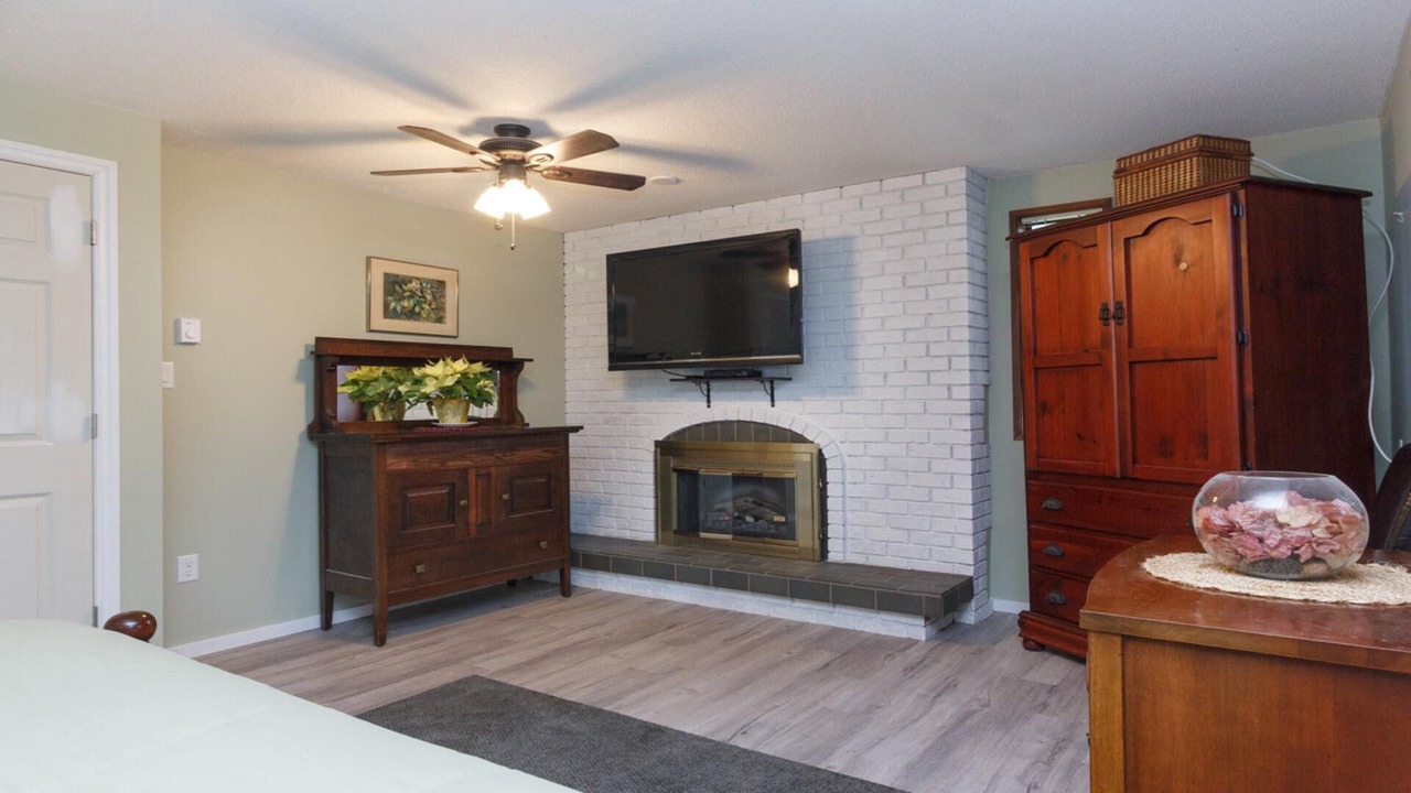 Photo of Livingroom in North Saanich