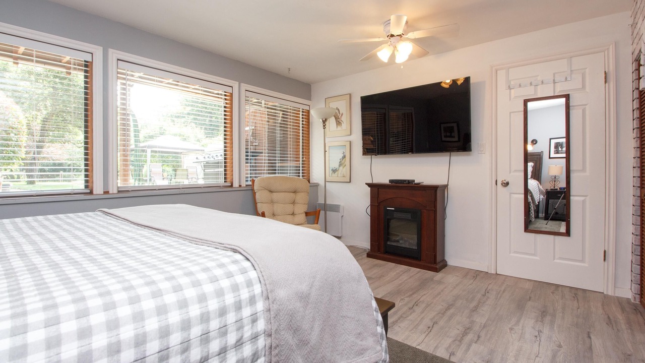Photo of Livingroom in North Saanich