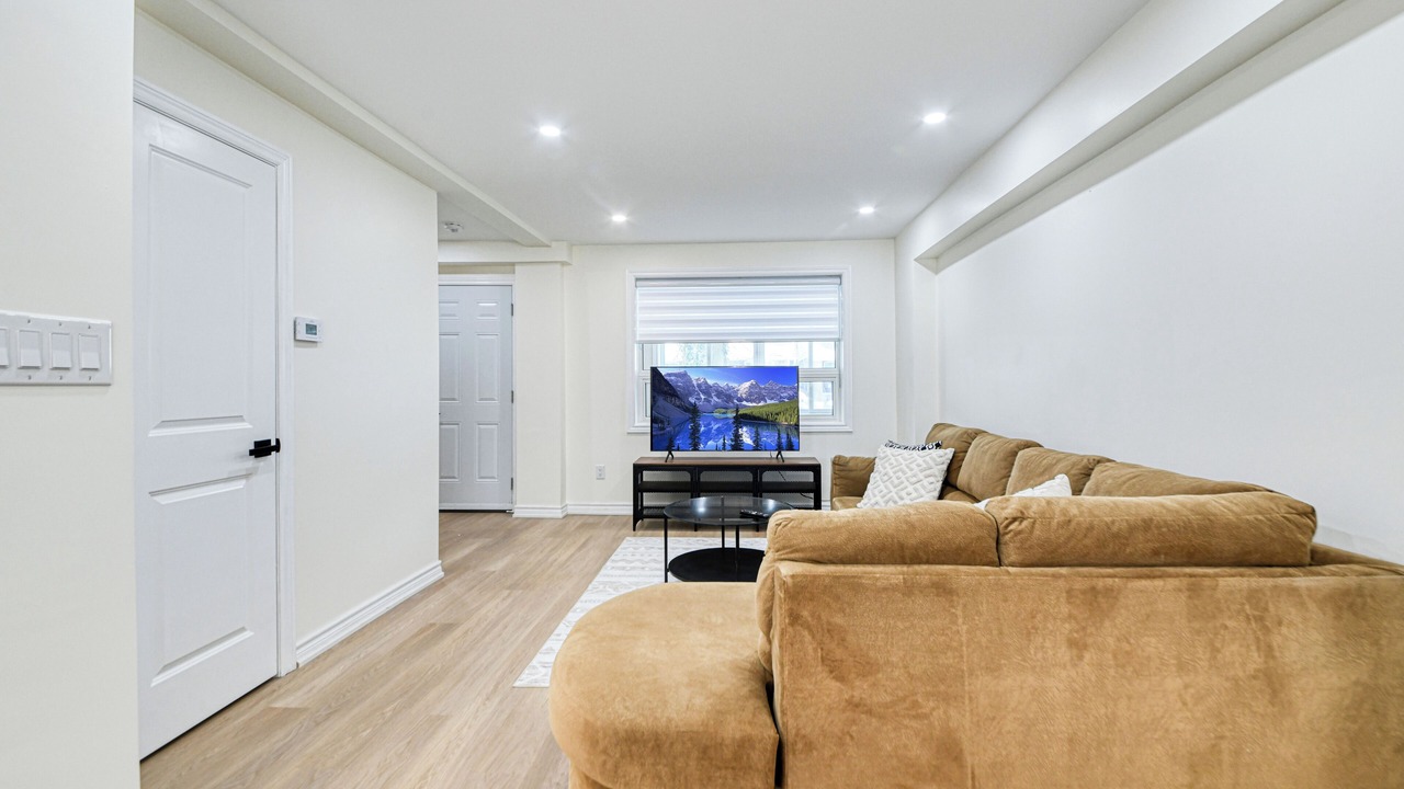 Photo of Livingroom in Upper Beaches