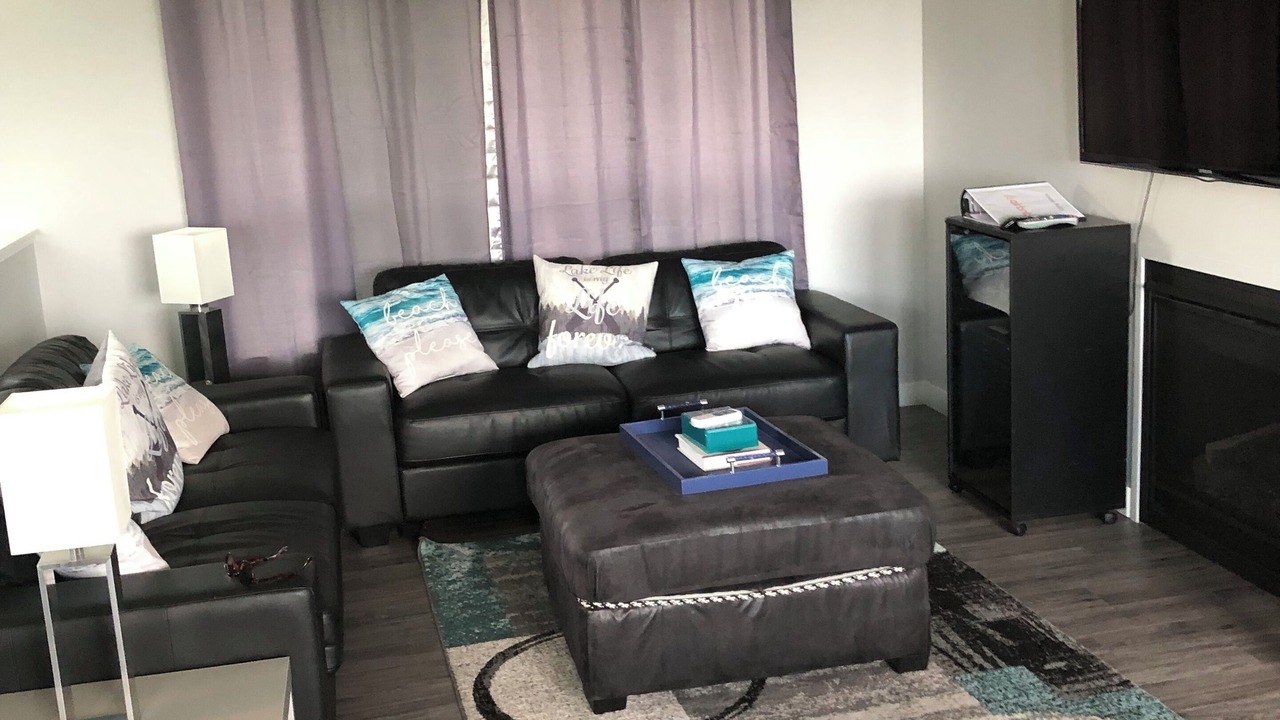 Photo of Livingroom in Parkland Beach