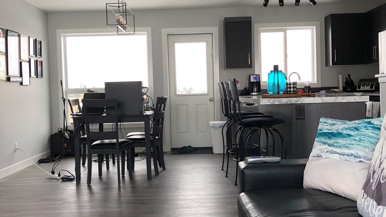 Photo of Livingroom in Parkland Beach