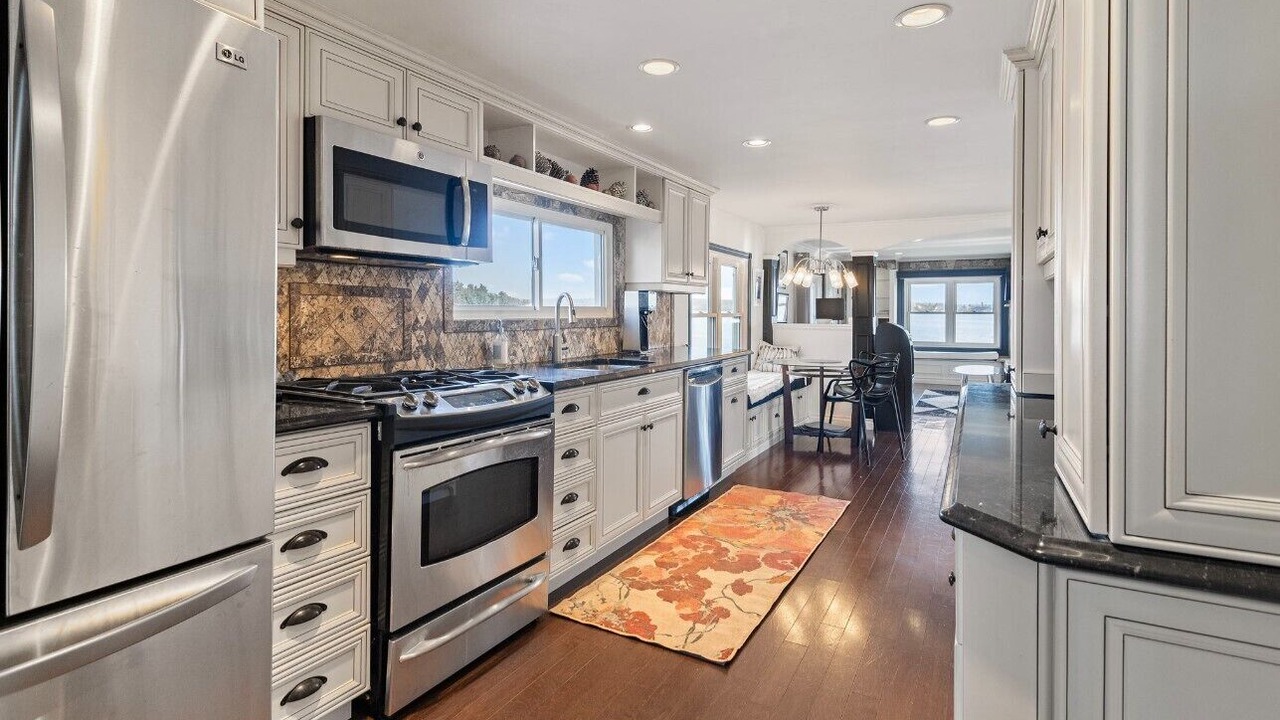Photo of Kitchen in Elizabethtown-Kitley